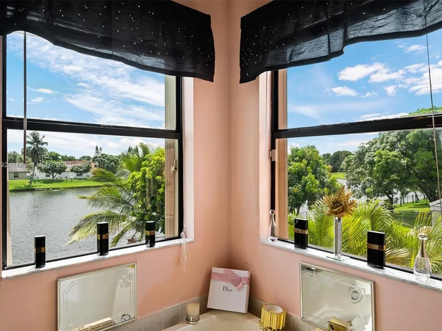 1031 SW 88th Way, Pembroke Pines FL 33025