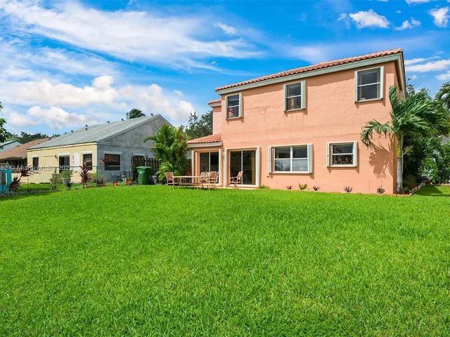 1031 SW 88th Way, Pembroke Pines FL 33025