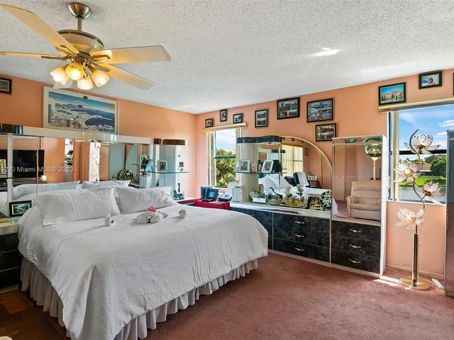 1031 SW 88th Way, Pembroke Pines FL 33025