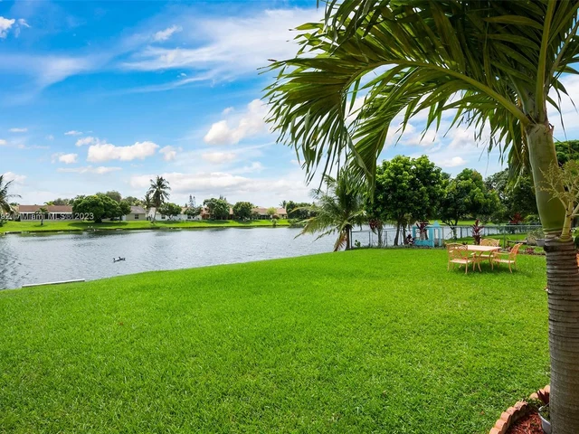 1031 SW 88th Way, Pembroke Pines FL 33025