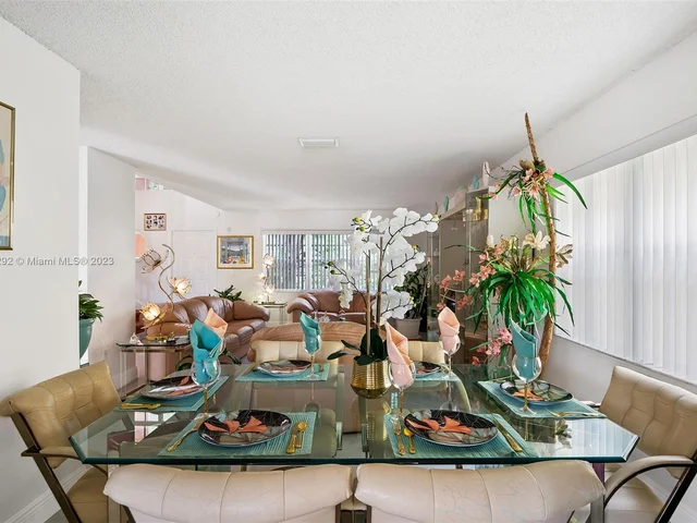 1031 SW 88th Way, Pembroke Pines FL 33025