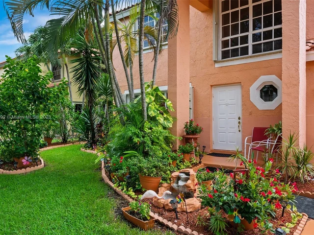 1031 SW 88th Way, Pembroke Pines FL 33025