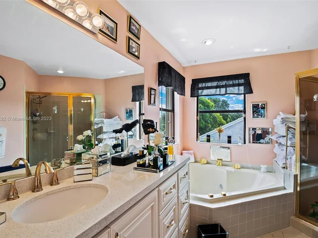 1031 SW 88th Way, Pembroke Pines FL 33025