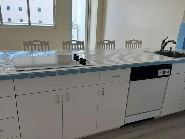 7135 Collins Ave # 424, Miami Beach FL 33141