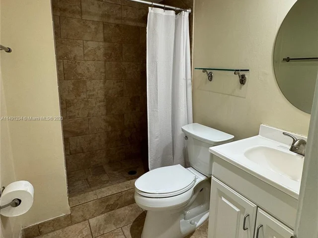 7135 Collins Ave # 424, Miami Beach FL 33141