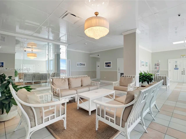 7135 Collins Ave # 424, Miami Beach FL 33141