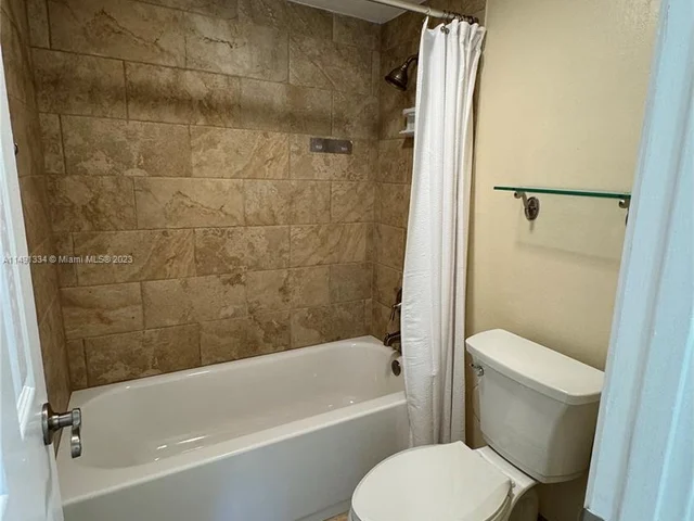 7135 Collins Ave # 424, Miami Beach FL 33141