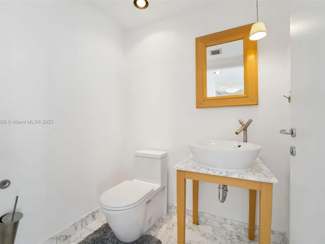 450 Alton Rd # 3008, Miami Beach FL 33139