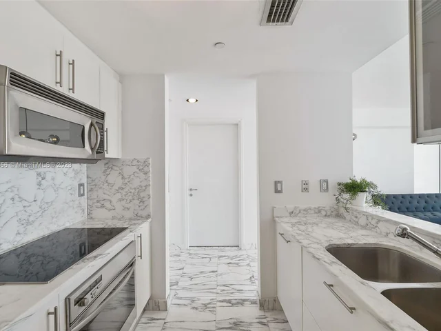 450 Alton Rd # 3008, Miami Beach FL 33139