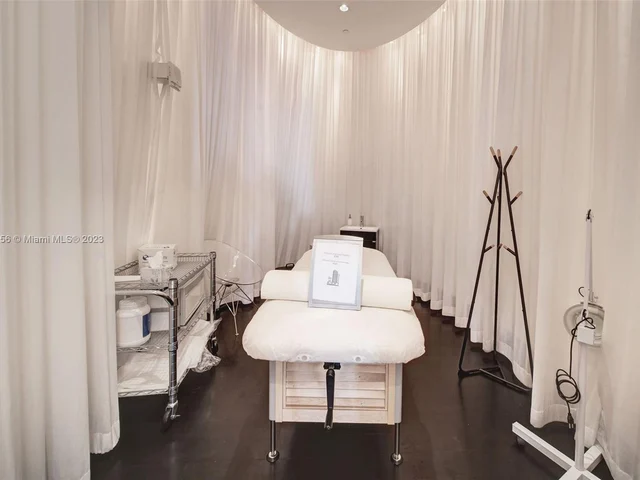 450 Alton Rd # 3008, Miami Beach FL 33139