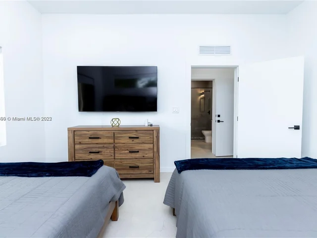 7101 NE 4th Ct # 1, Miami FL 33138