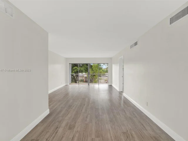 1450 NE 191st St # 301, Miami FL 33179