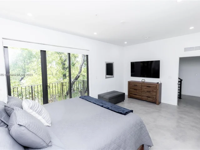 7105 NE 4th CT # 3, Miami FL 33138