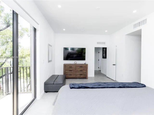 7105 NE 4th CT # 3, Miami FL 33138