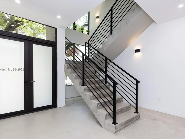 7105 NE 4th CT # 3, Miami FL 33138