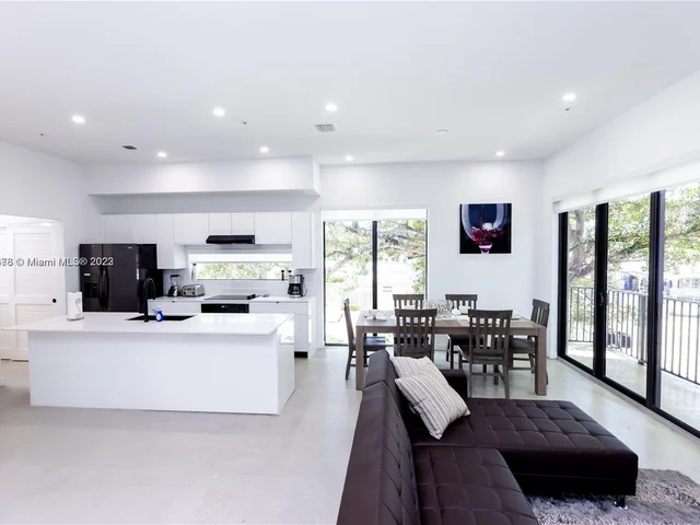 7107 NE 4th CT # 4, Miami FL 33138