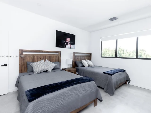 7107 NE 4th CT # 4, Miami FL 33138