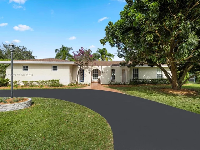 8621 SW 146th St, Palmetto Bay FL 33158