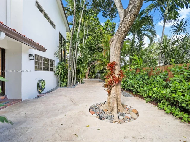 7765 SW 57th Ter, Miami FL 33143