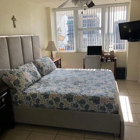 2030 S Ocean Dr # 902, Hallandale Beach FL 33009