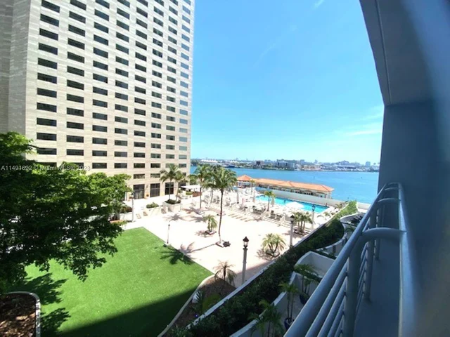 335 S Biscayne Blvd # 1002, Miami FL 33131