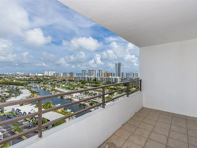 2500 Parkview Dr # 1910, Hallandale Beach FL 33009