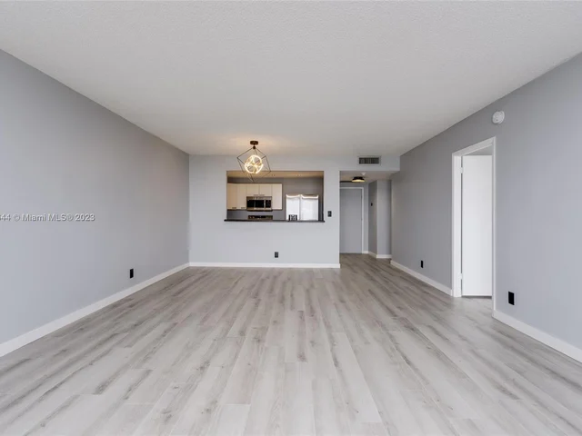 2500 Parkview Dr # 1910, Hallandale Beach FL 33009