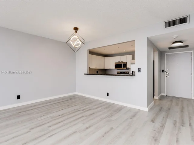 2500 Parkview Dr # 1910, Hallandale Beach FL 33009