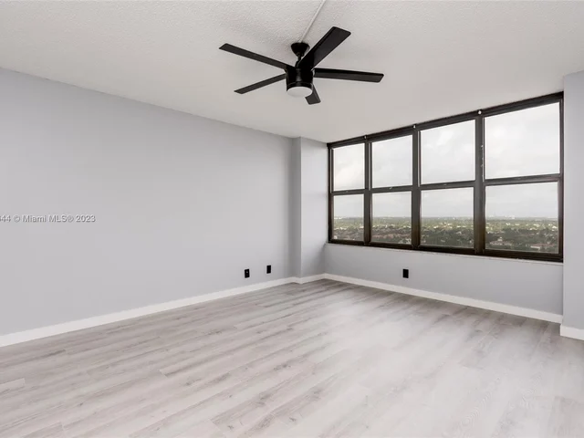2500 Parkview Dr # 1910, Hallandale Beach FL 33009