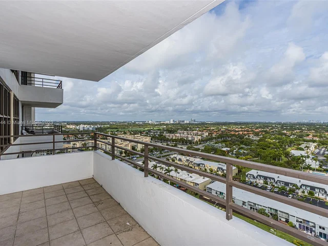 2500 Parkview Dr # 1910, Hallandale Beach FL 33009