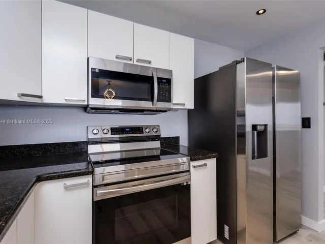 2500 Parkview Dr # 1910, Hallandale Beach FL 33009