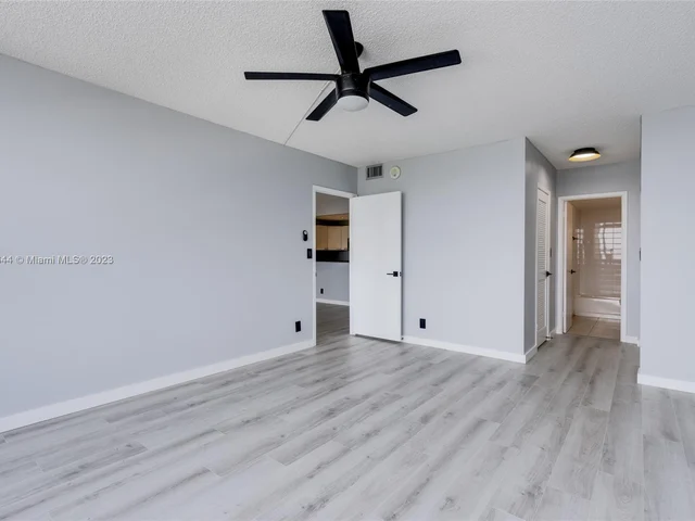 2500 Parkview Dr # 1910, Hallandale Beach FL 33009