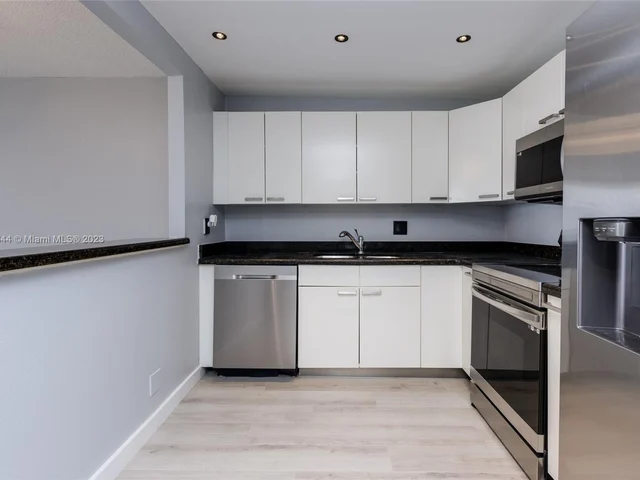 2500 Parkview Dr # 1910, Hallandale Beach FL 33009