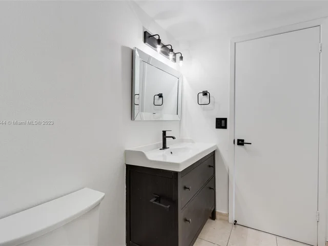 2500 Parkview Dr # 1910, Hallandale Beach FL 33009