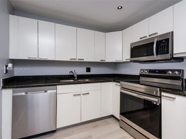 2500 Parkview Dr # 1910, Hallandale Beach FL 33009