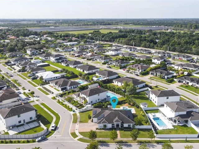 18964 SW 135th Ave, Miami FL 33177