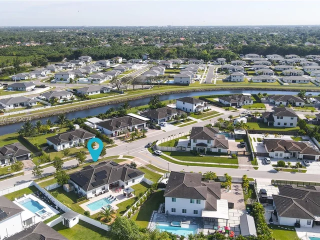 18964 SW 135th Ave, Miami FL 33177