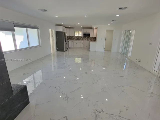 2117 Coral Gardens Dr, Wilton Manors FL 33306