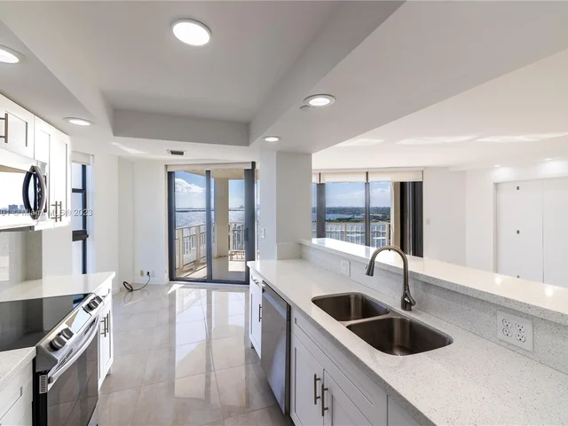 4000 Towerside Ter # 1202, Miami FL 33138