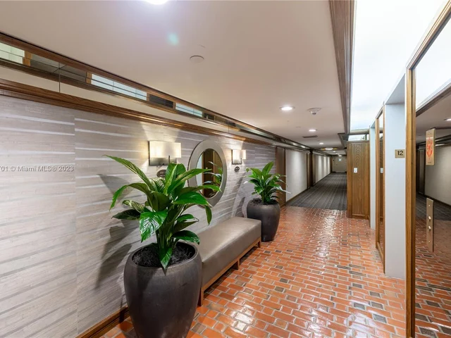 4000 Towerside Ter # 1202, Miami FL 33138