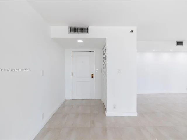 4000 Towerside Ter # 1202, Miami FL 33138