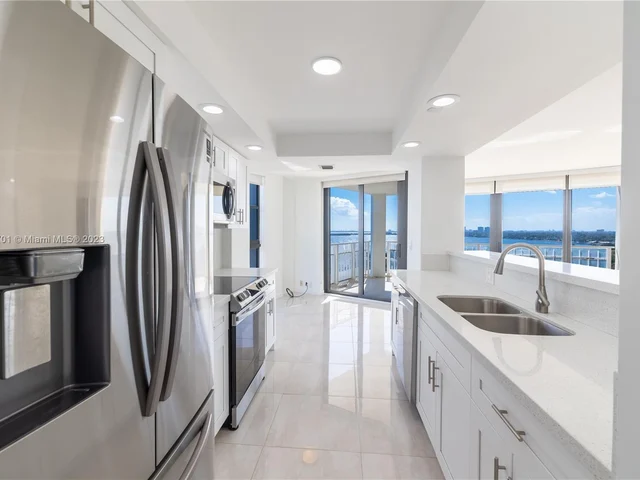 4000 Towerside Ter # 1202, Miami FL 33138