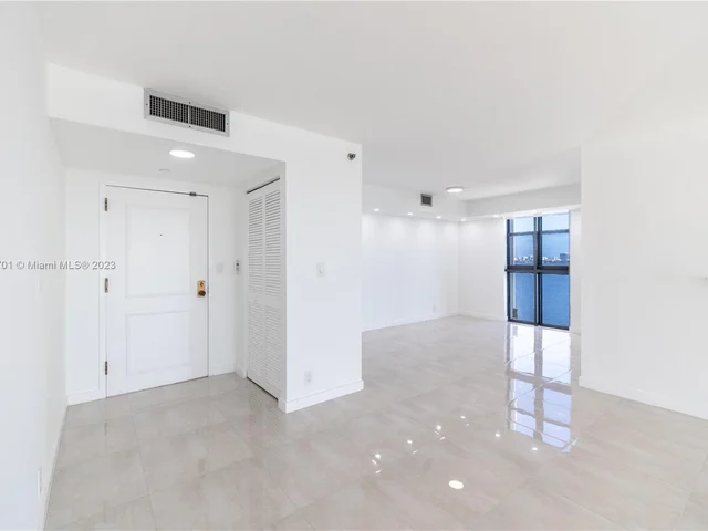 4000 Towerside Ter # 1202, Miami FL 33138