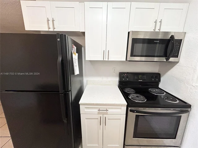 580 NE 127th St # 21, North Miami FL 33161