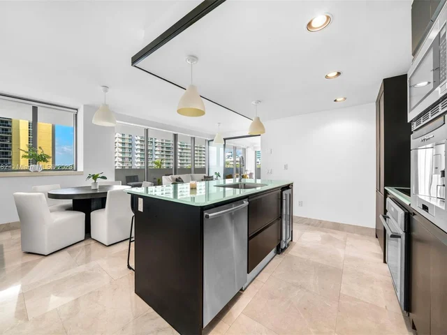 5875 Collins Ave # 507, Miami Beach FL 33140