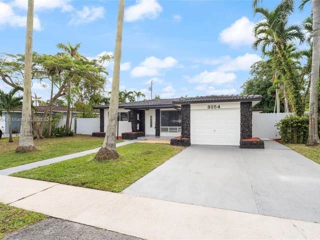 3254 Lincoln St, Hollywood FL 33021