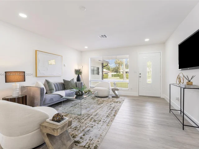 3254 Lincoln St, Hollywood FL 33021