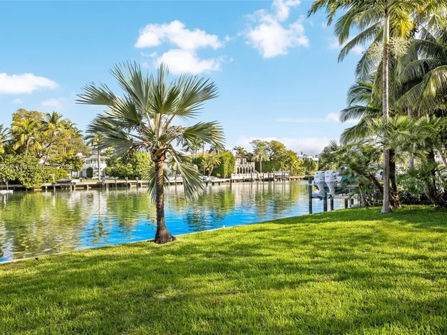 1635 W 27th St, Miami Beach FL 33140