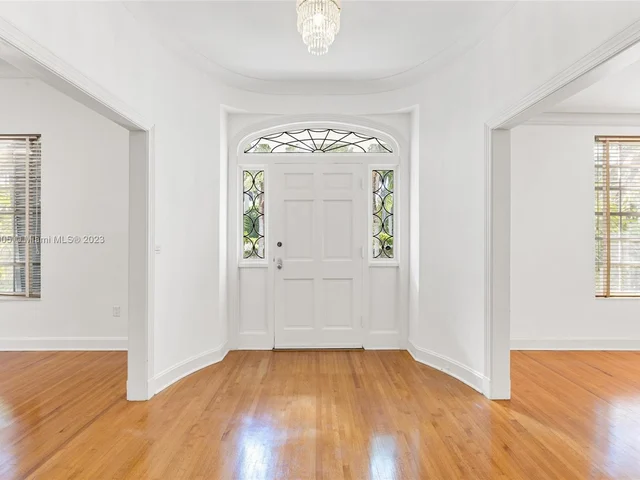 1635 W 27th St, Miami Beach FL 33140