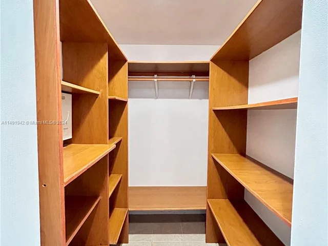 1200 Brickell Bay Dr # 1507, Miami FL 33131